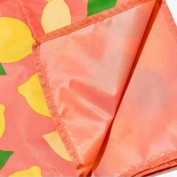 KATE SPADE new york picnic sheet, lemons, 100% polyester, 60”x54” NWT - Picture 3 of 15